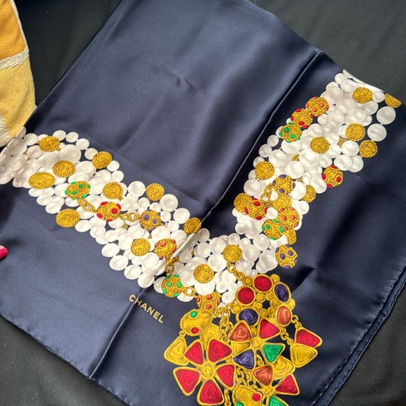 🛑SOLD🛑CHANEL Silk Scarf EUC - Picture 5 of 5